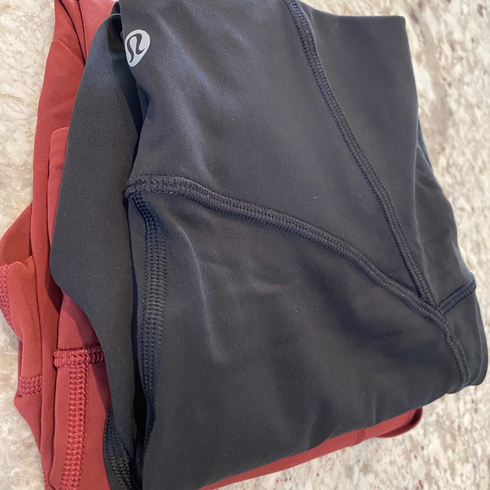 Lululemon medium-high rise. Size 6. Lot of 2.